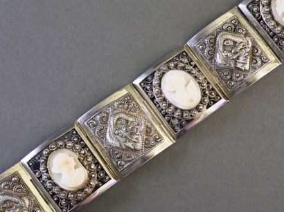 BRACELET BANDEAU en argent (min 800/°°) orné...
