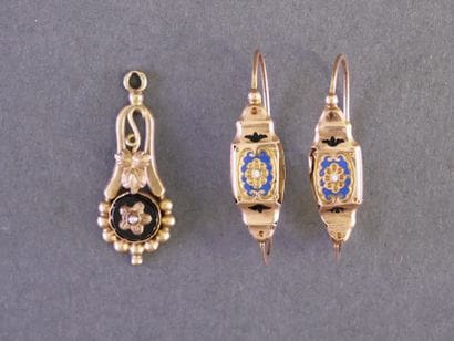 PAIR OF EARRINGS known as “Poissardes” in...