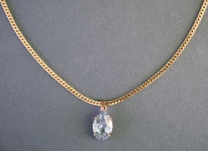 COLLIER en or jaune 18k (750/°°) composé...