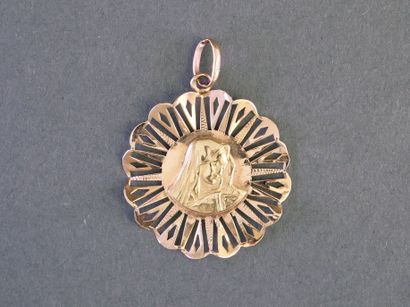 PENDENTIF en or 18k (750/°°) présentant la...