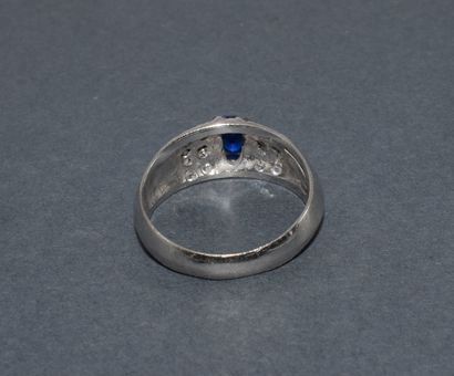 BAGUE JONC en or blanc 18K (750/°°) biseauté...