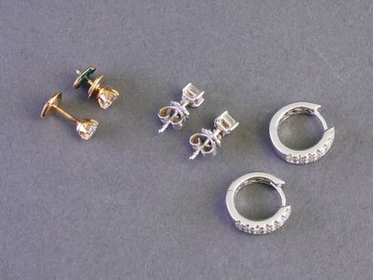 Set of 18k gold (750/°°) earrings:
- Pair...