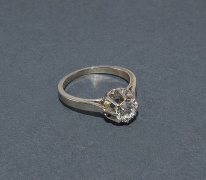 BAGUE or blanc 18K (750/°°) et platine centré...