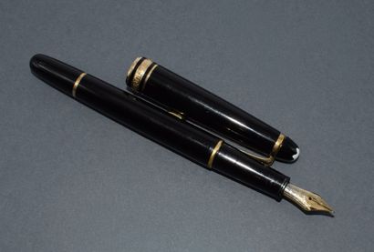 MONTBLANC
SET including a 14k gold fountain...