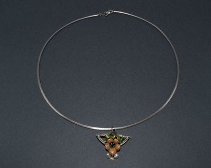 18K yellow gold (750/°) omega-link necklace°)...