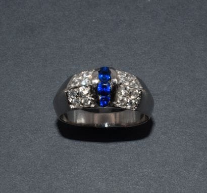 BAGUE JONC en or blanc 18K (750/°°) biseauté...