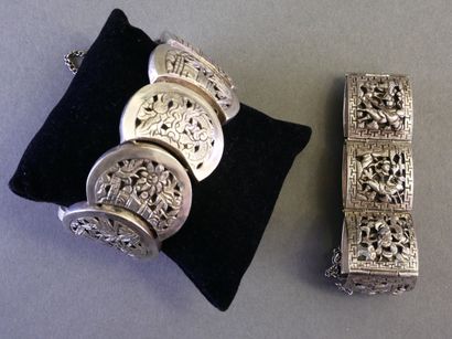 LOT DE DEUX BRACELETS en argent (min 800/°°)...