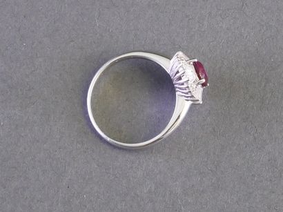 BAGUE JUPE en or blanc 18k (750/°°) ornée...
