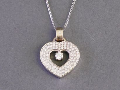 IMPORTANT PENDENTIF CŒUR en or blanc 18k...