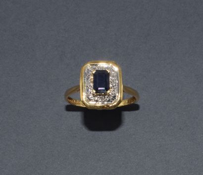 BAGUE en or jaune 18K (750/°°) ornée d’un...