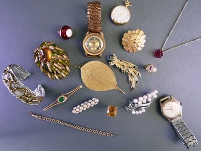 FANCY ASSORTMENT including watches, brooches...