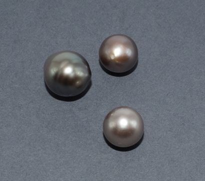 SET consisting of a GOLD PIECE. 
Total weight:...