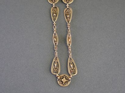 18k gold (750/°°) necklace with filigree...