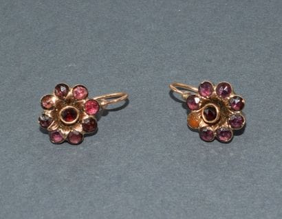 PAIR OF EARRINGS in 18k (750/°°) yellow gold...