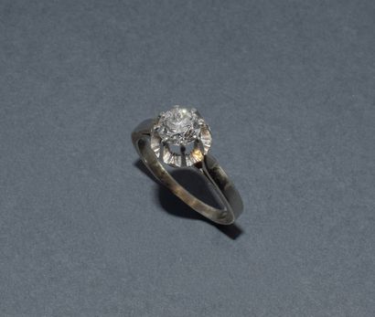 BAGUE or blanc 18K (750/°°) et platine centré...