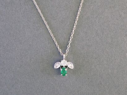 COLLIER en or gris 18k (750/°°) composé d’un...
