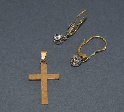 Set in 18K yellow gold (750/°°) consisting...