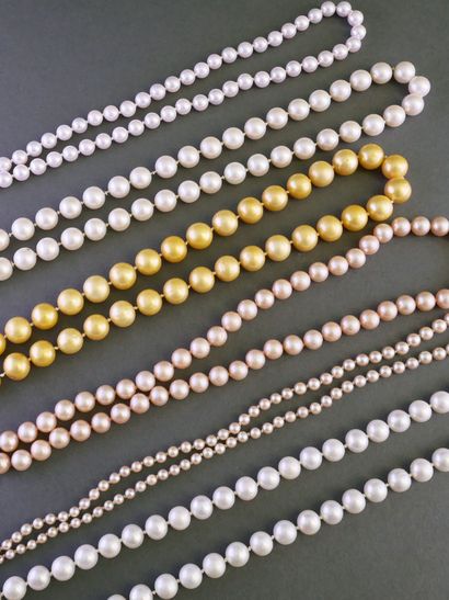 LOT de 6 colliers de perles de culture et...