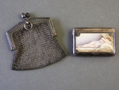 ETUI A ALLUMETTES en argent à décor érotique...