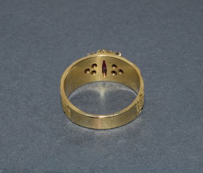 BAGUE JONC en or jaune 18K (750/°°) centrée...