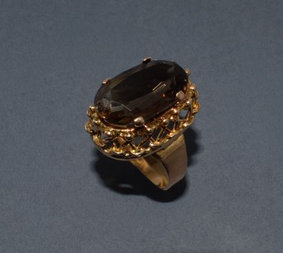 BAGUE or jaune 18K (750/°°) ornée d’un quartz...