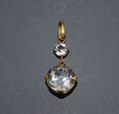 PENDENTIF or jaune 18K (750/°°) orné de 2...