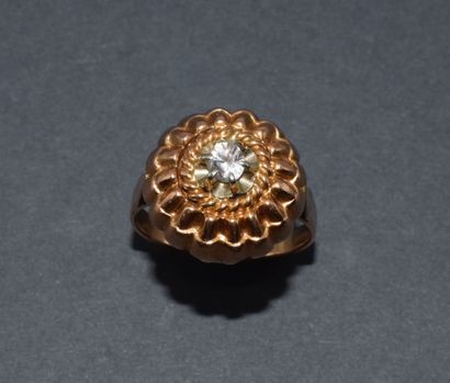 BAGUE en or jaune 18K (750/°°) ornée d’un...