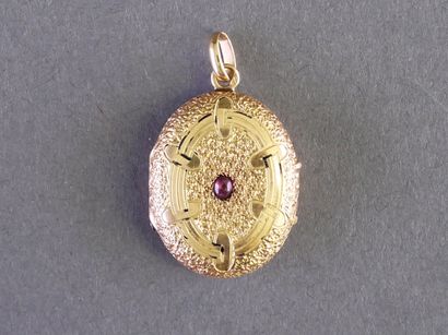 PENDENTIF porte-photo en or 18k (750/°°)...