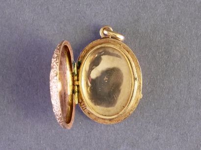 PENDENTIF porte-photo en or 18k (750/°°)...
