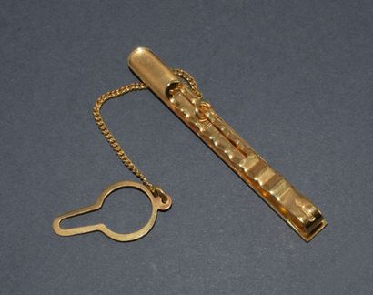 PINCE A CRAVATE en or jaune 18K (750/°°),...