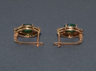 Paire de BOUCLES D‘OREILLES en or jaune 18K...