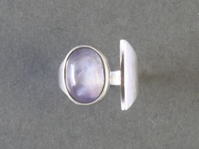 BAGUE MODERNISTE en argent (min 800/°°) ornée...