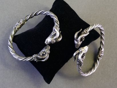 LOT DE 2 BRACELETS rigides ouvrants en argent...