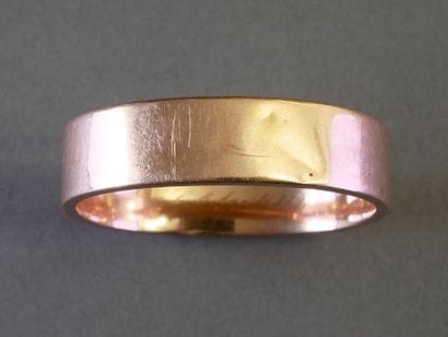Rigid, clasp-style bangle in solid 18k rose...