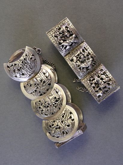 LOT DE DEUX BRACELETS en argent (min 800/°°)...