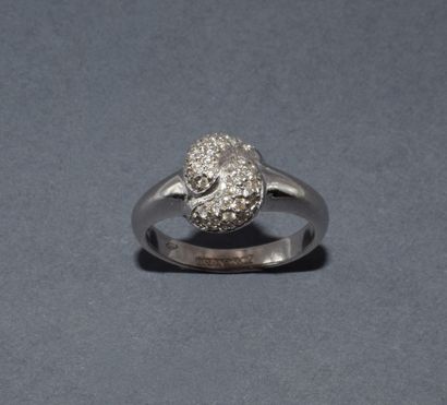 PARURE assortie en or blanc 18K (750/°°),...