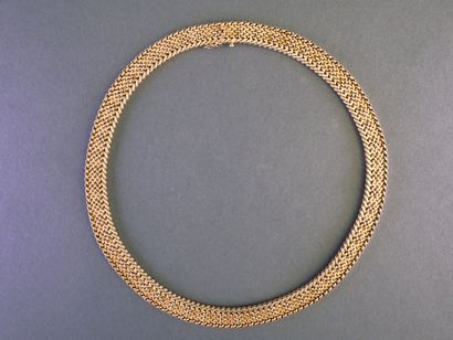 CHIC COLLIER RAS-DE-COU en or jaune 18k (750/°°)...