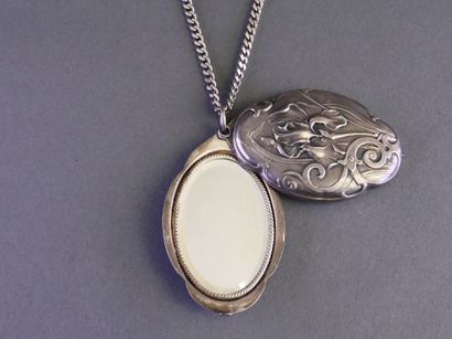 MIROIR PENDENTIF en argent (925/°°) à décor...