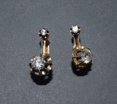 PAIRE DE DORMEUSES en or jaune et blanc 18K...