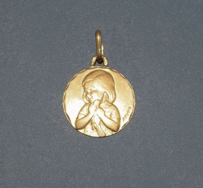 RARE MEDAILLE AUGIS en or jaune 18K (750/°°)...