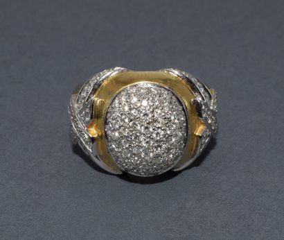 BAGUE JONC en or jaune 18k (750/°°) centrée...