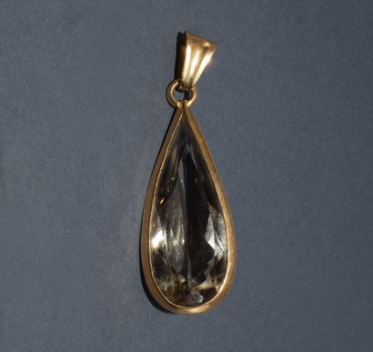 PENDENTIF or jaune 18K (750/°°) orné d’un...