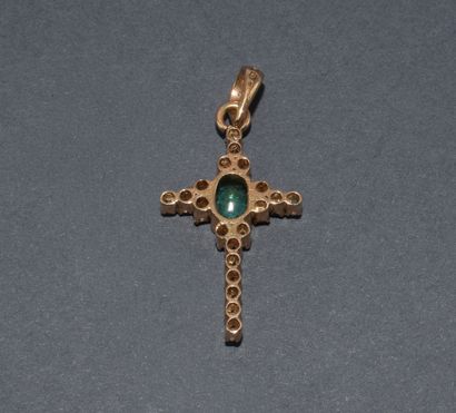 PENDENTIF CROIX en or jaune 18K (750/°°),...