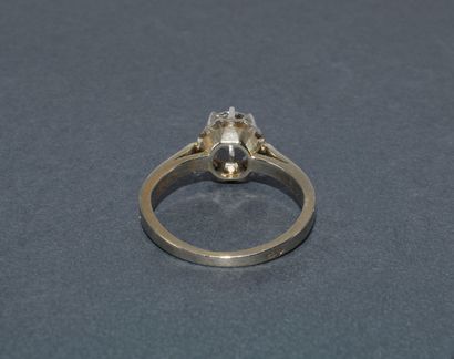 BAGUE or blanc 18K (750/°°) et platine centré...