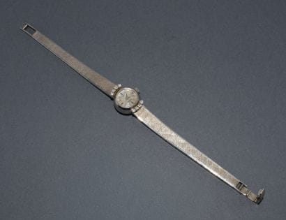 OMEGA
LADIES' WATCH in 18K white gold (750/°°)...