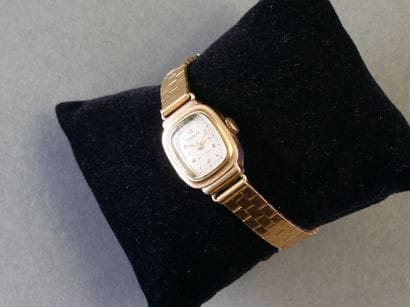 HUMA
WOMEN'S WATCH with an 18k yellow gold...