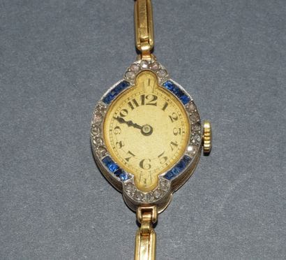 18K rose gold (750/°°) watch with a satin-finished,...