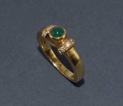BAGUE JONC en or jaune 18K (750/°°) centrée...