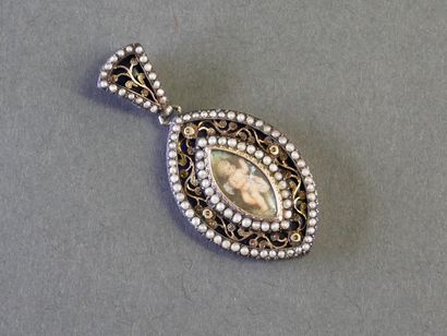 PENDENTIF ANCIEN en argent (poinçon sanglier)...