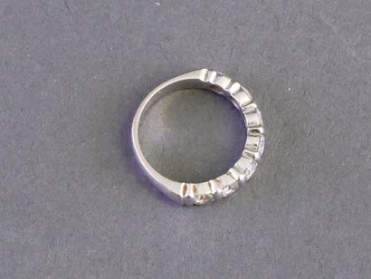DEMI-ALLIANCE en or blanc 18k (750/°°) et...